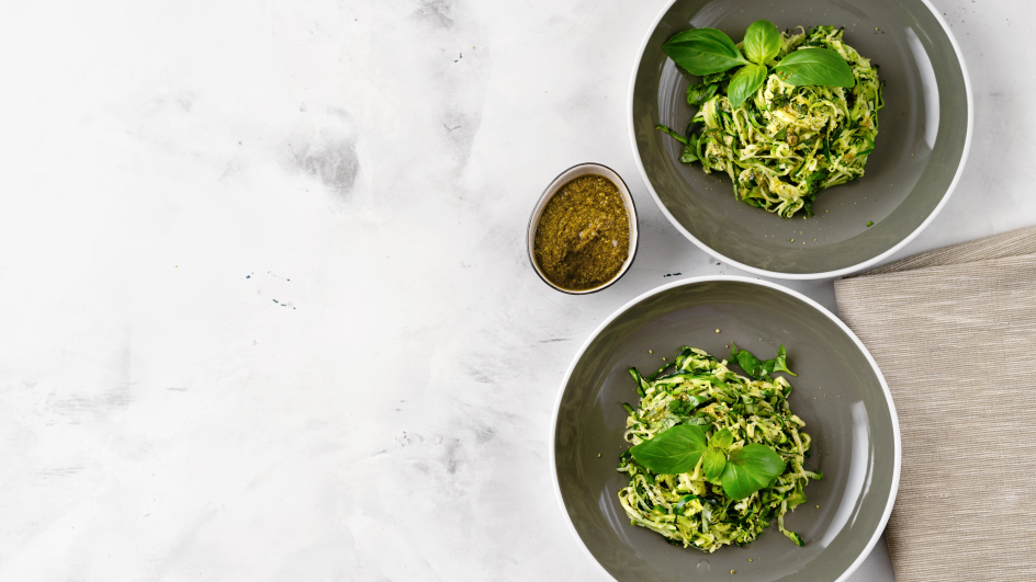 Noodles din zucchini cu usturoi si parmezan