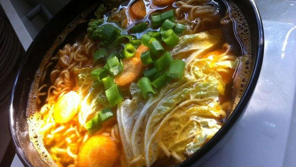 Supa de noodles si varza murata