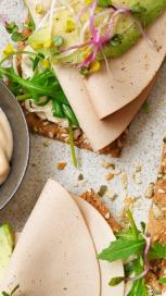 https://www.maggi.ro/sites/default/files/styles/search_result_153_272/public/article_images/SEM_Useful_tips_on_serving_humus.jpg?itok=a-KUALbJ