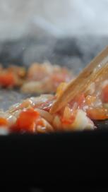 https://www.maggi.ro/sites/default/files/styles/search_result_153_272/public/article_images/SEM_Which_is_the_best_temperature_to_cook_different_food.JPG?itok=x-Ntcfpw