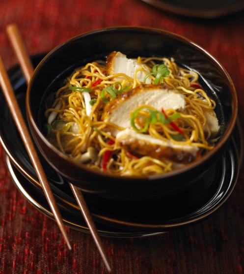 Supa de noodles cu pui si curry