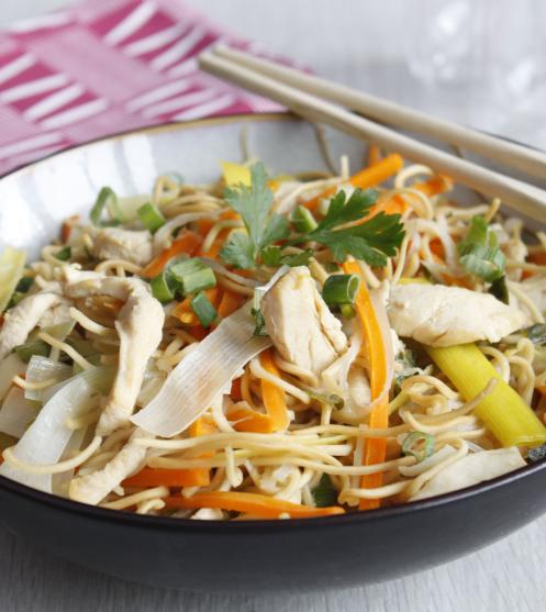 Noodles cu pui in stil mongolez