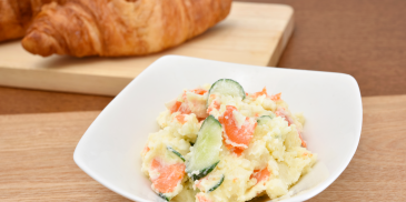 Salata orientala cu castraveti, rosii si ardei