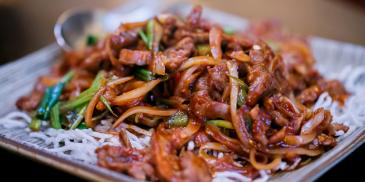Noodles mongolezi cu vita si ardei