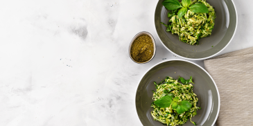 Noodles din zucchini cu usturoi si parmezan