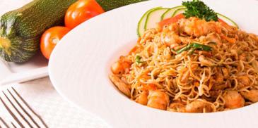 Noodles chinezesti cu porc si ceapa