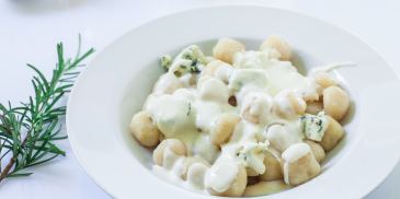 Gnocchi cu sos de branza si smantana