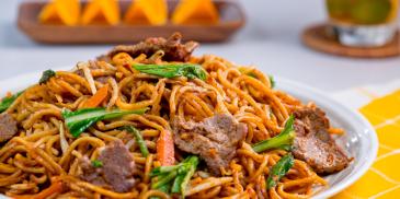Noodles cu vita in stil thailandez