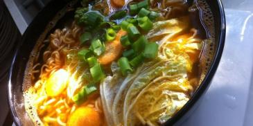 Supa de noodles si varza murata